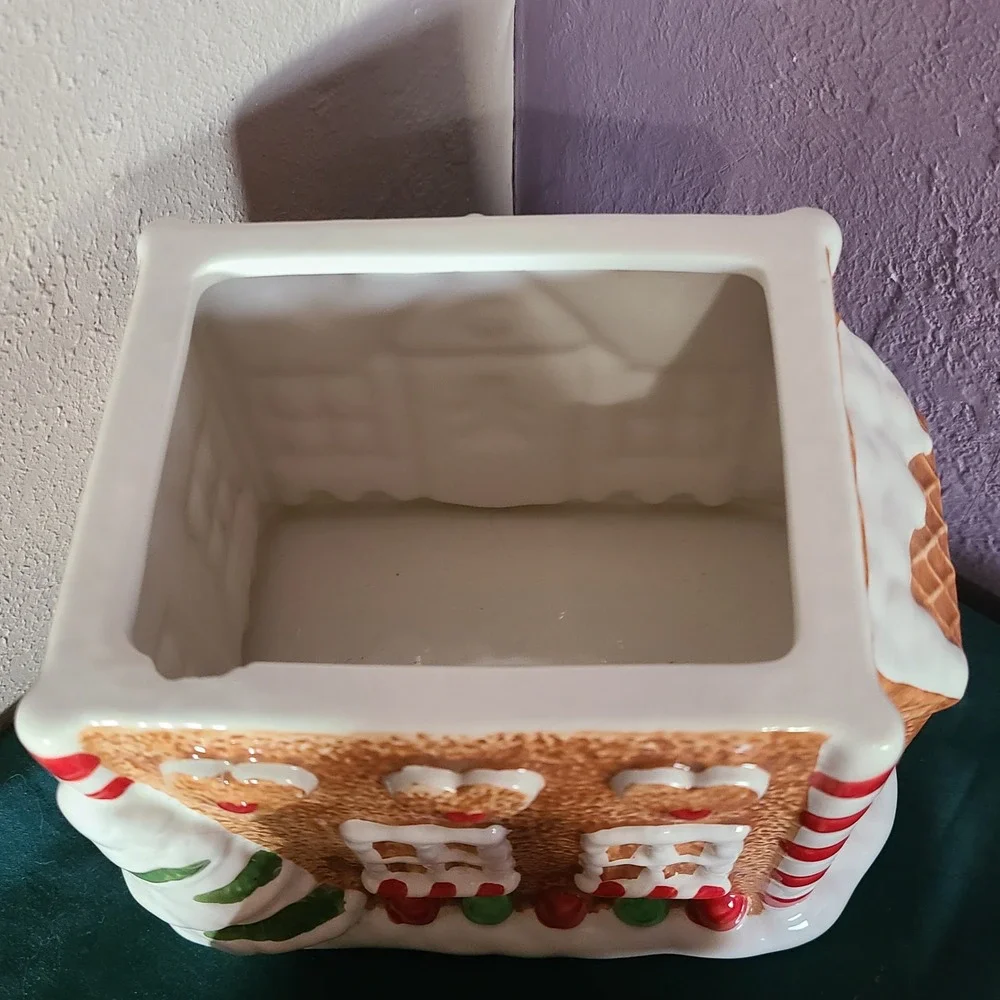 Houston Harvest Gingerbread House Cookie Jar Christmas Holiday Ceramic 4233